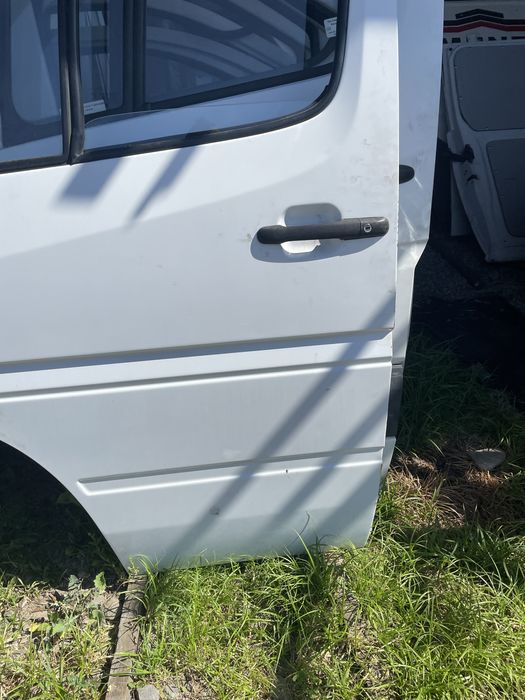 Двері передні ліві праві Sprinter W901-905 CDI