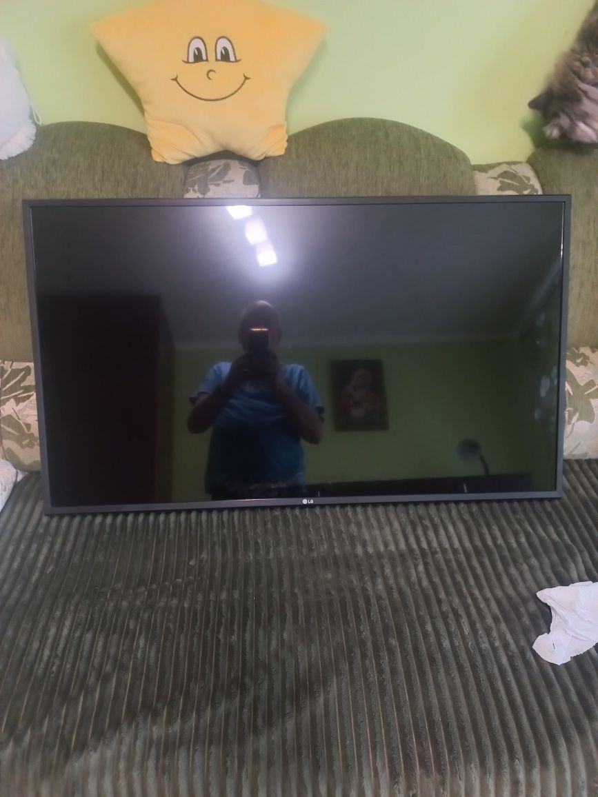 Продам телевізор LG 43 дюйми ,SMART,з WIFI,2021року випуску