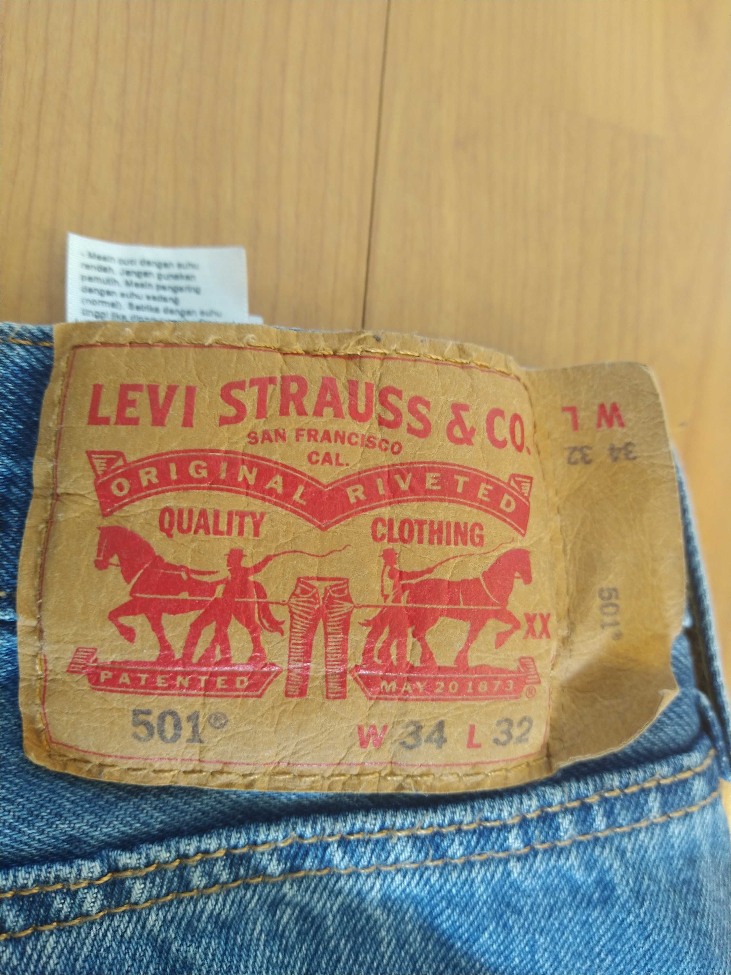 Calças Levi Strauss