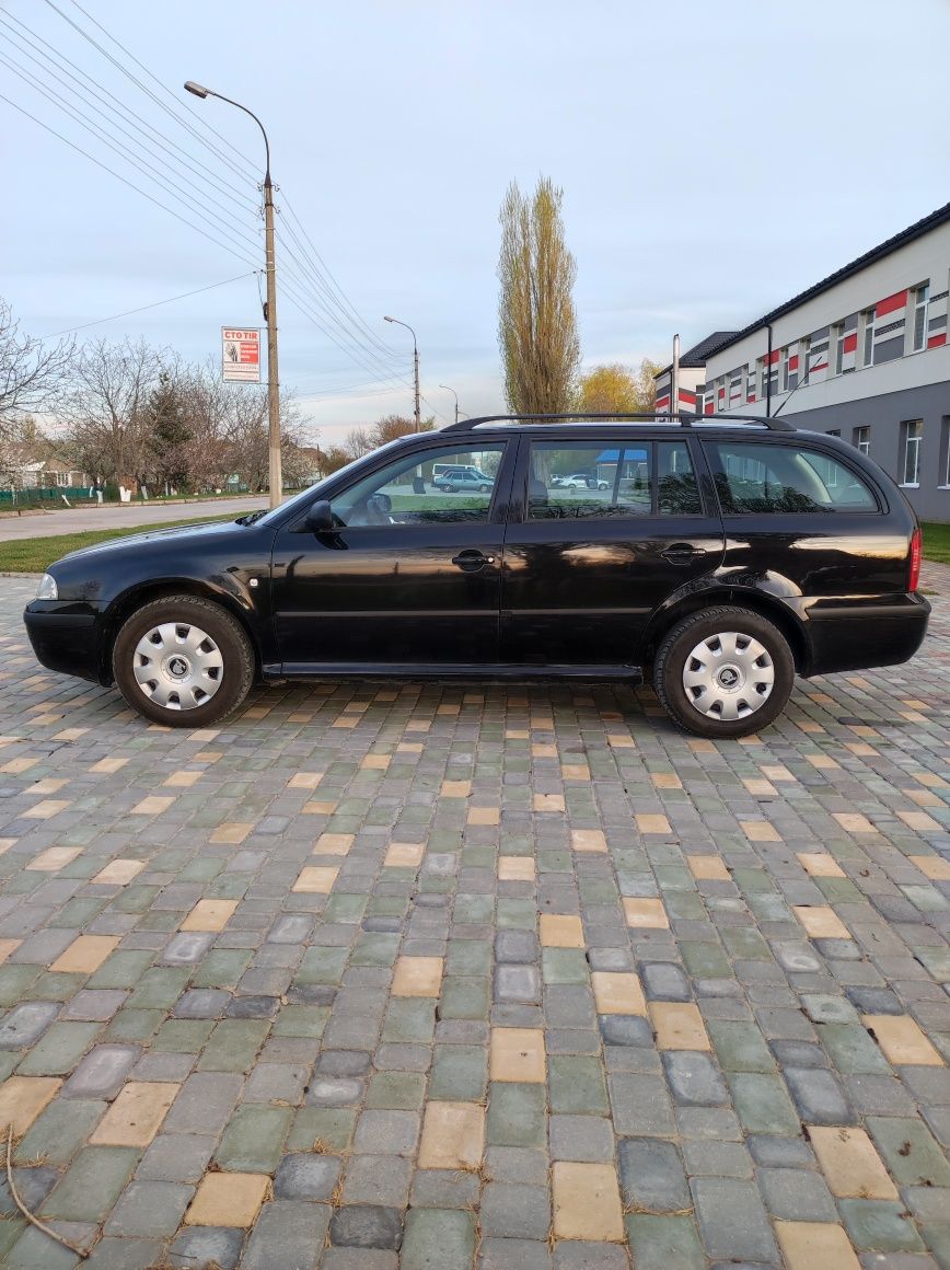 Skoda Octavia Tour 2005рік 1.6MPI