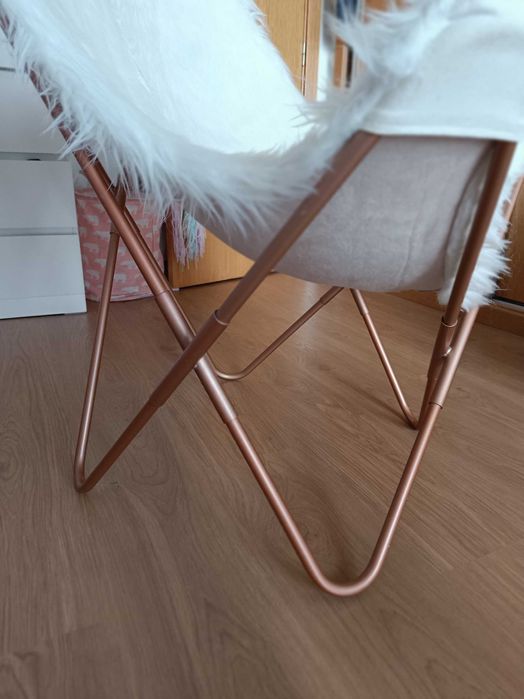 Cadeira pêlo fofinho branco com pés Rose gold
