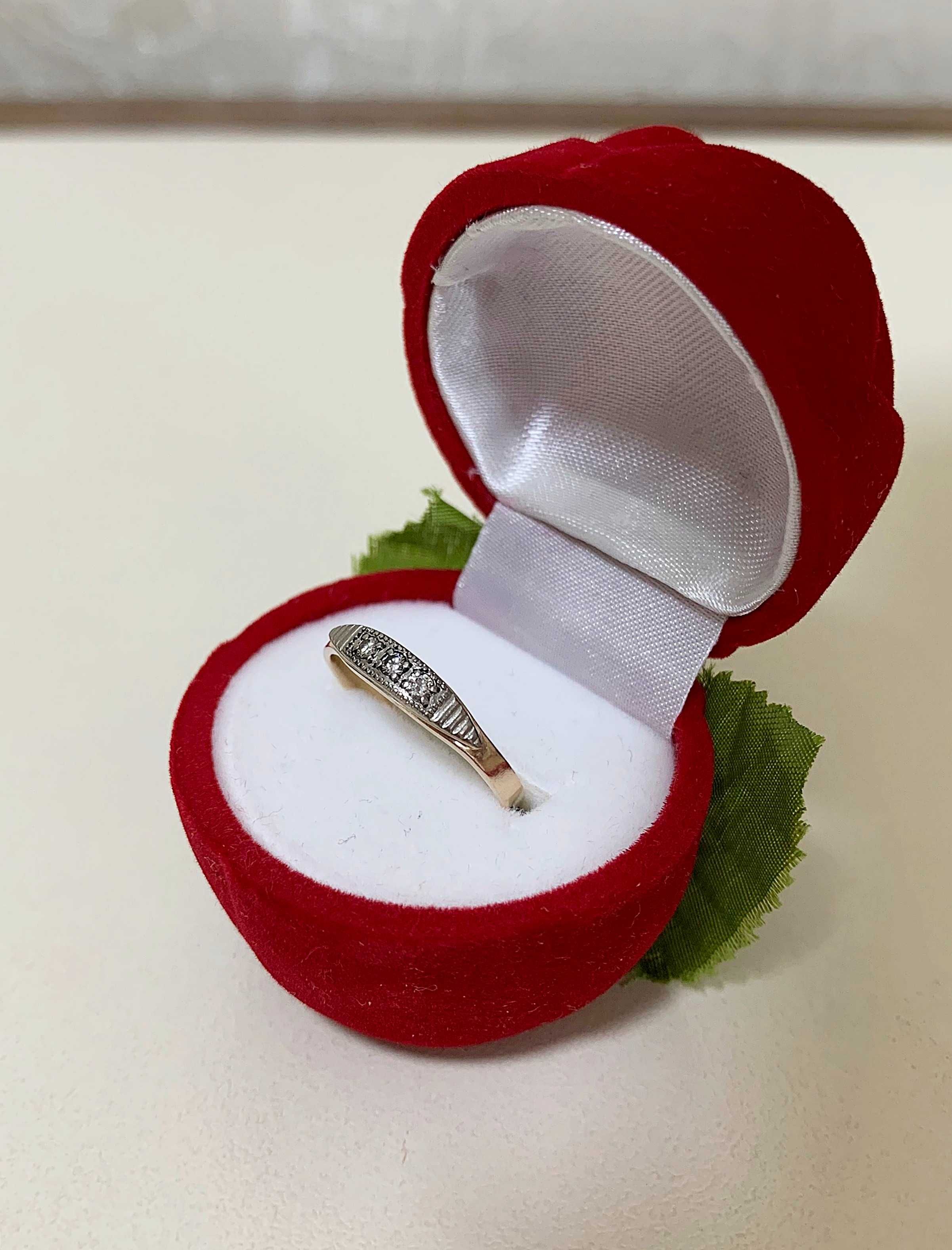 Золотое кольцо с бриллиантами 17,5р 585 проба