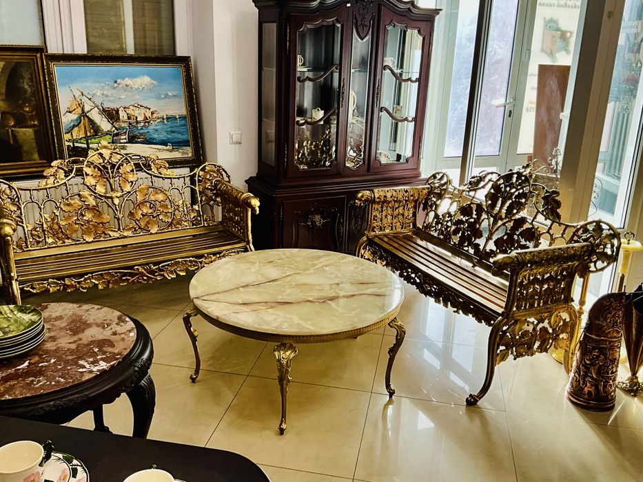 Стіл масивний бронзовий з масивним оніксом.Франція