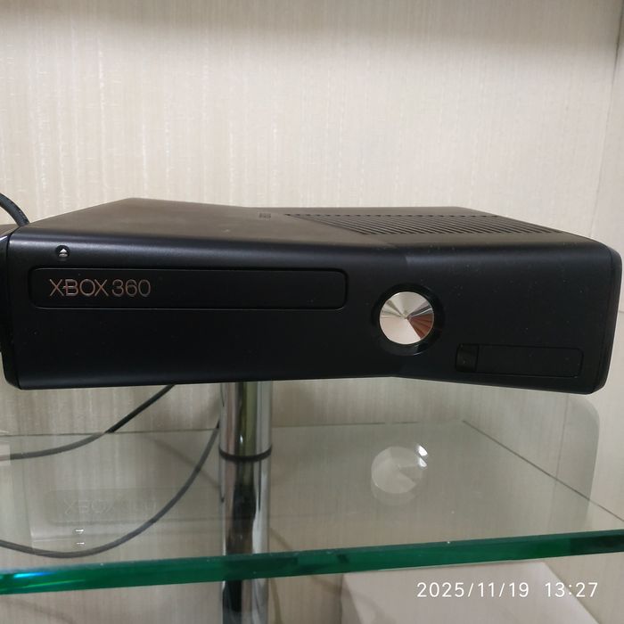 Игровая приставка,консоль XBOX 360