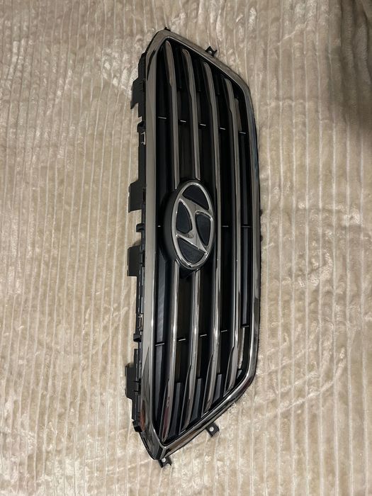 Продам решётку радиатора, Hyundai Sonata 7 LF  2014 - 2016год оригинал