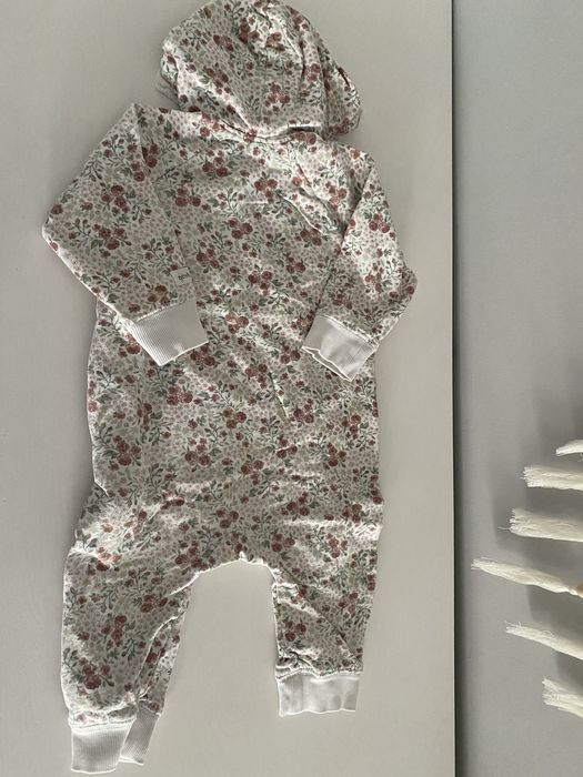 Newbie 74 kombinezon dresowy drobne kwiatki