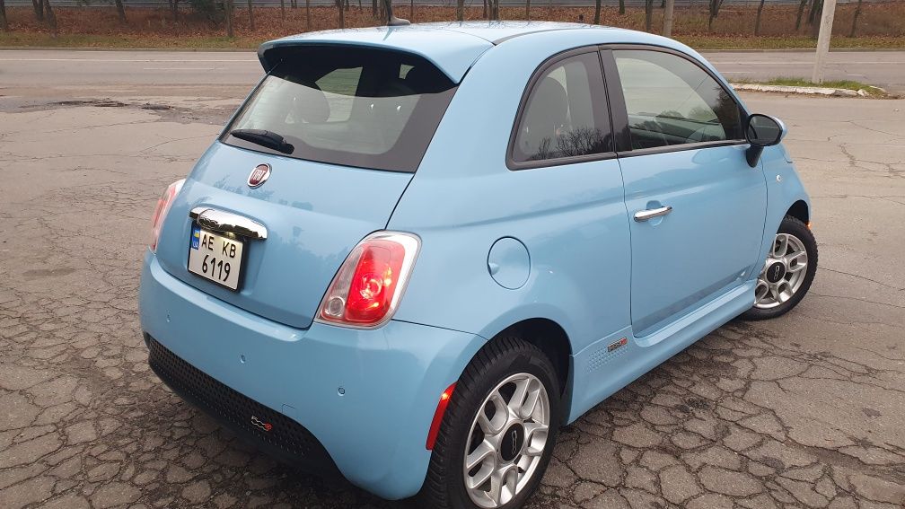 Електромобіль Fiat 500e