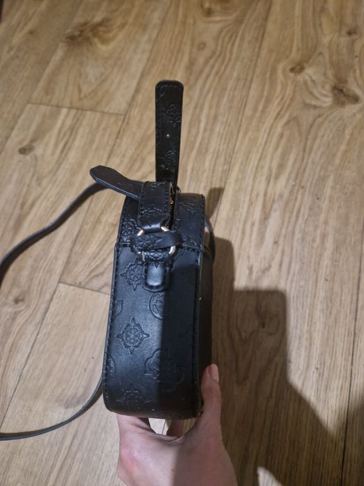 Torebka Guess czarna mała