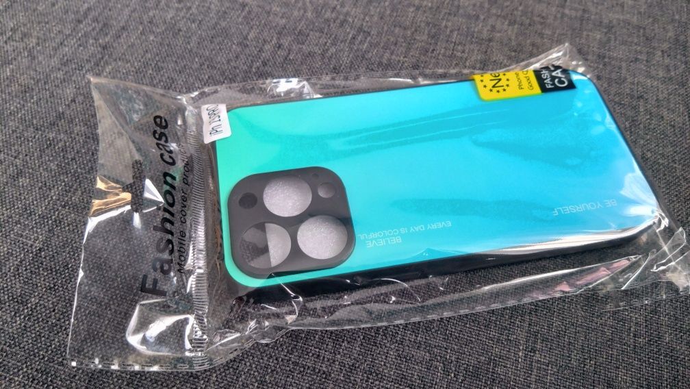 Etui case pokrowiec plecki iPhone 13 Pro jak nowe