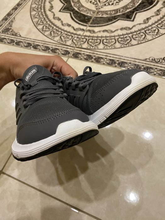 Нові жіночі кросівки Adidas для бігу