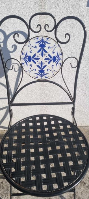 Conjunto de 2 cadeiras e mesa jardim/ varanda