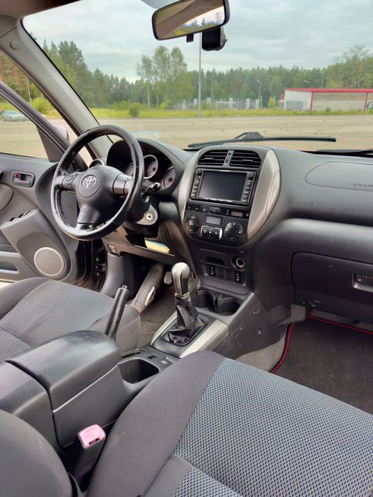 Toyota RAV4 2.0 D-4D 2004 sprawny silnik• Uszkodzona skrzynia biegów