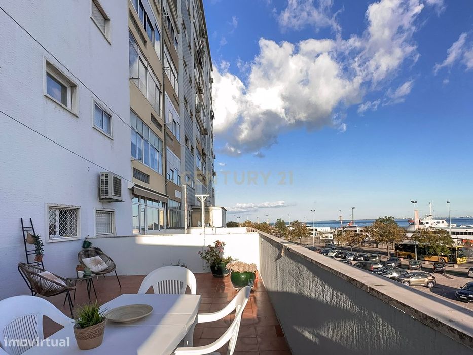 T2 com terraço Vista Rio em Cacilhas - Almada