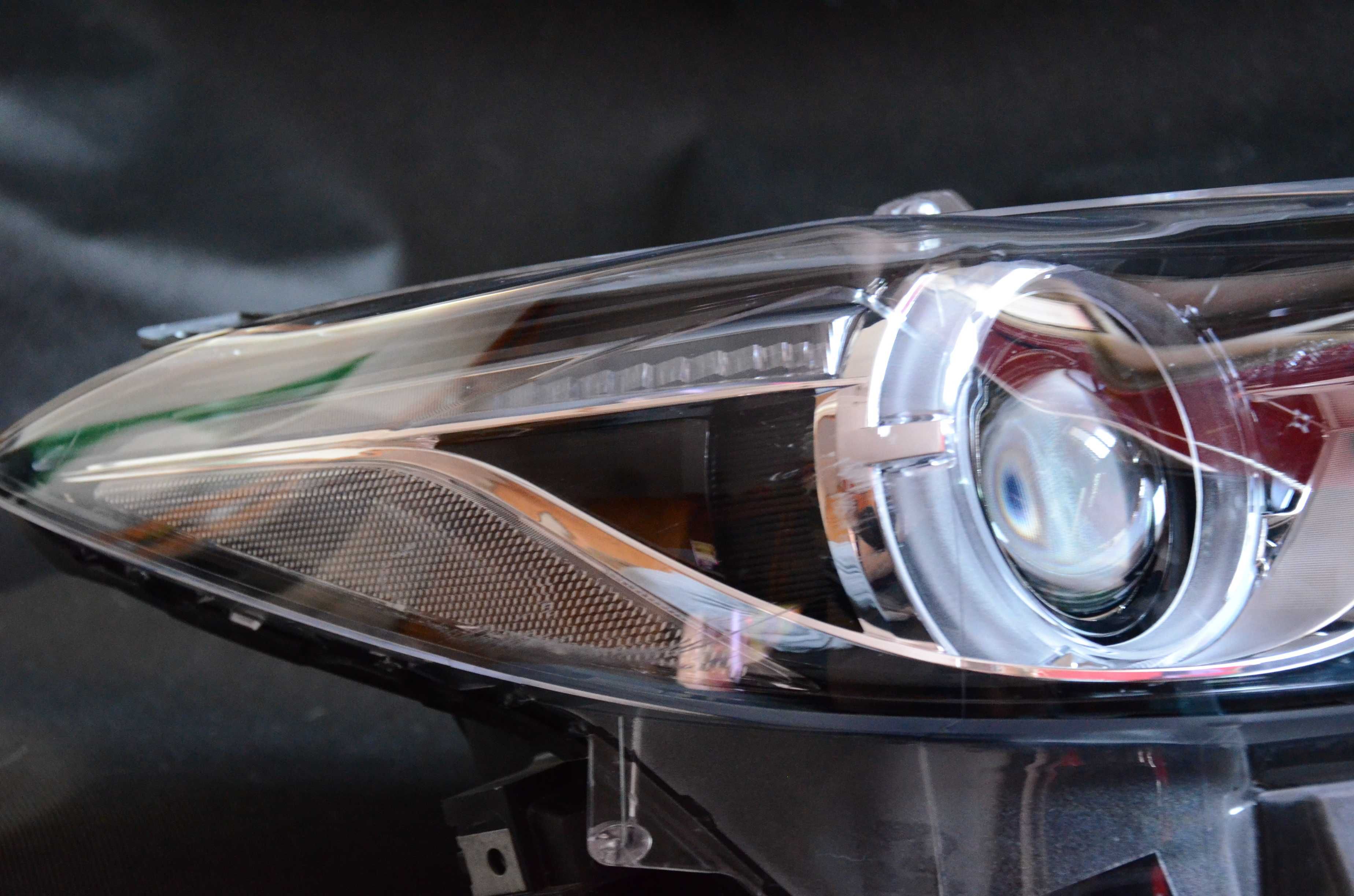 MAZDA 3 III BHR2 51030 bi xenon - led prawy