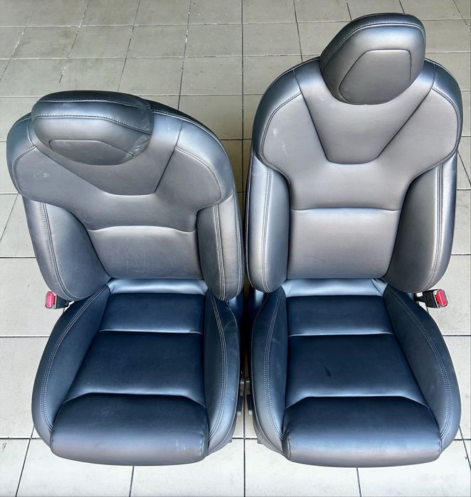 Сиденья передние 20 года на Tesla.