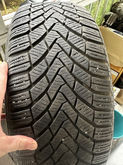 Зимова резина Continental 215/55 r16