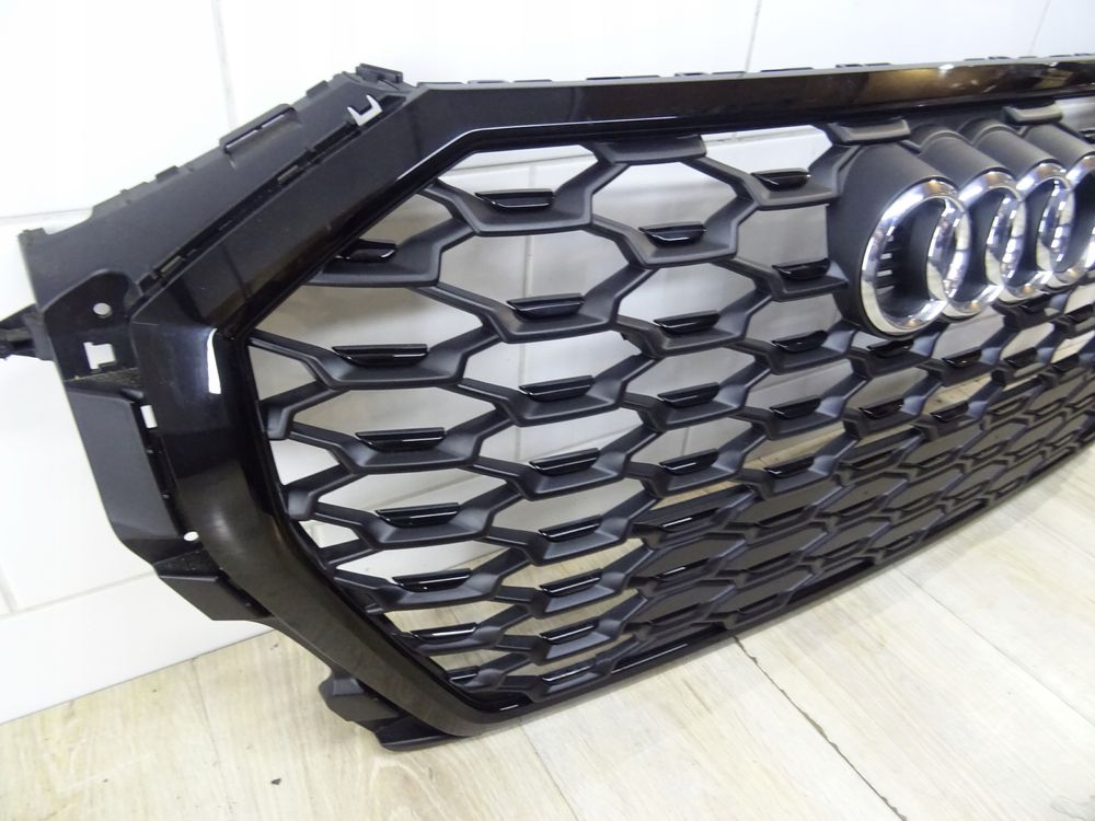 Решотка радиатора Audi Q3 2020