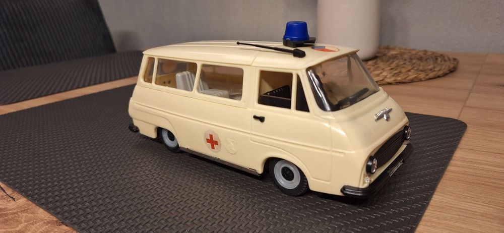 Skoda 1203 karetka stara zabawka  PRL  DDR