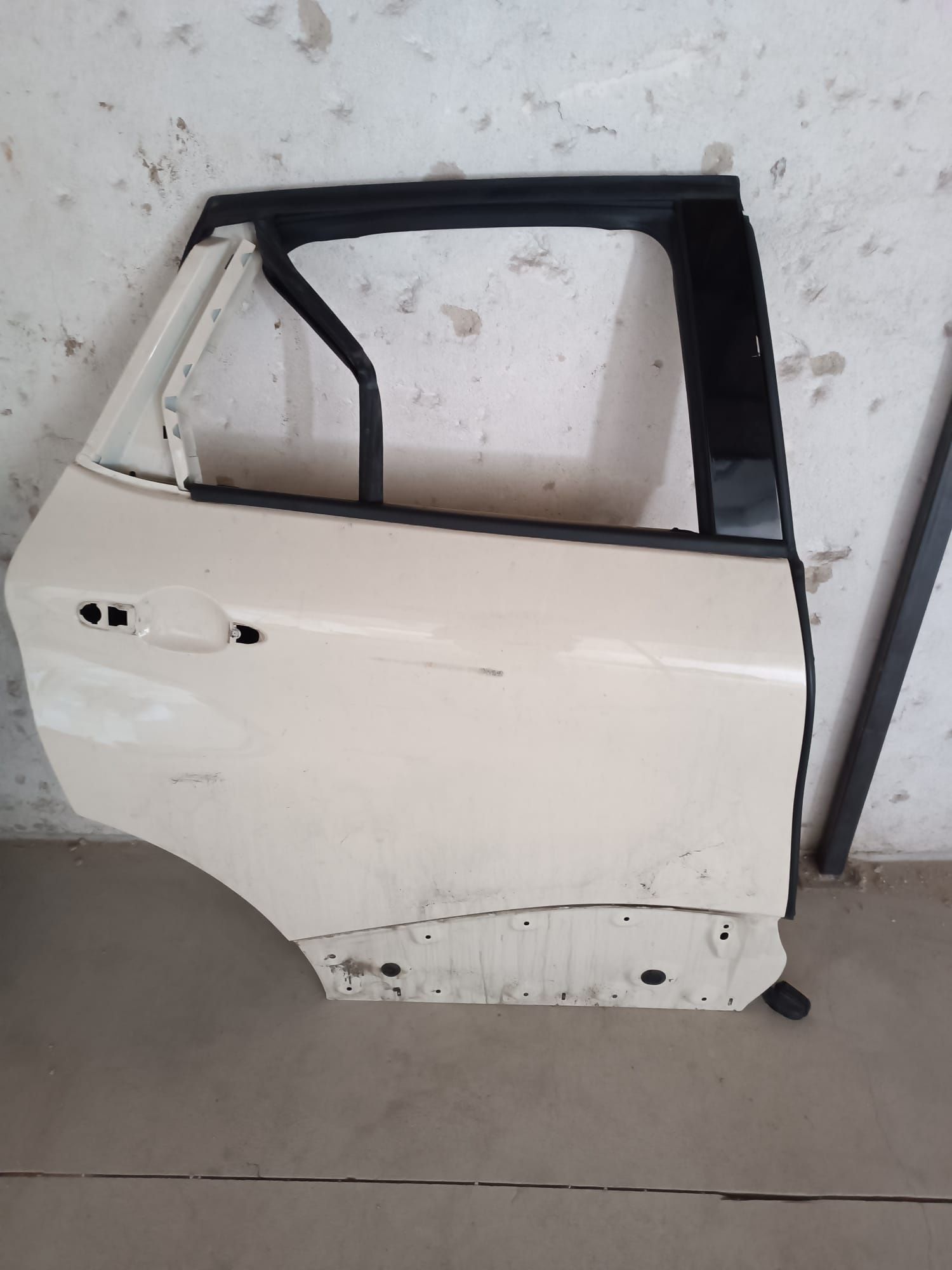 Sprzedam do reanult captur l drzwi prawe tył