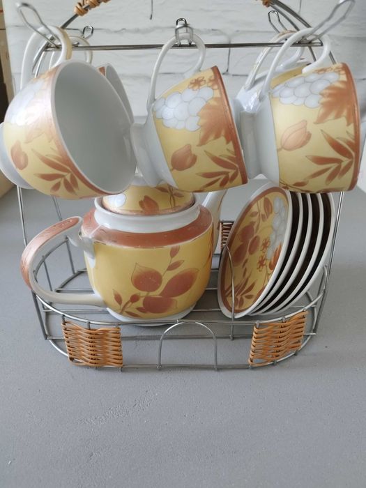Чайный сервиз на металлической подставке на 5 персон