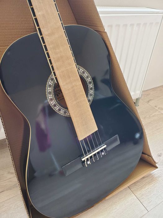 класична гітара чорна глянцева з посиленим грифом нова хромовані колки
