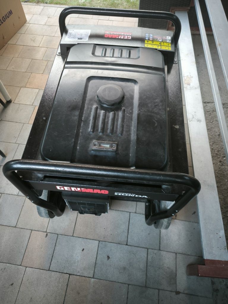 Agregat prądotwórczy GENERATOR GENMAC Combipro G7900HC-M5 8,0KVA
ikona