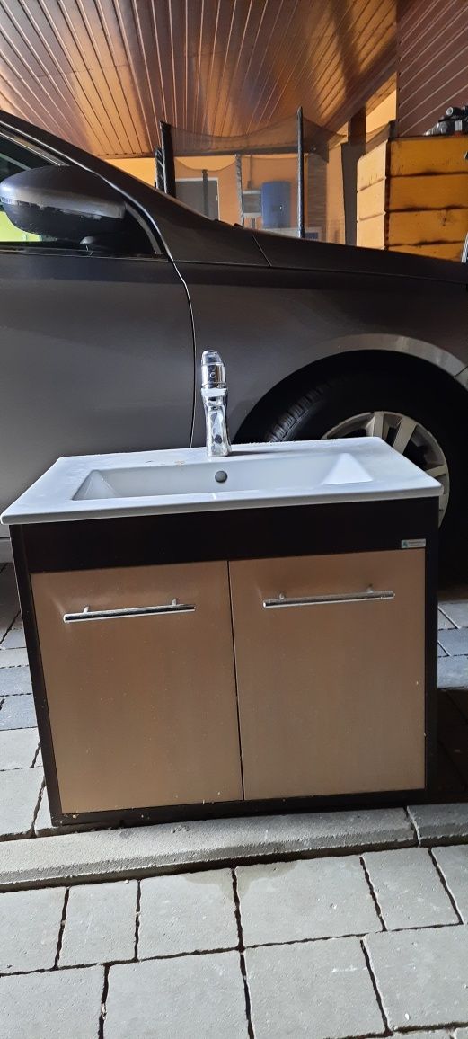 Sprzedam grzejnik  szafką wiszącą ze zlewem