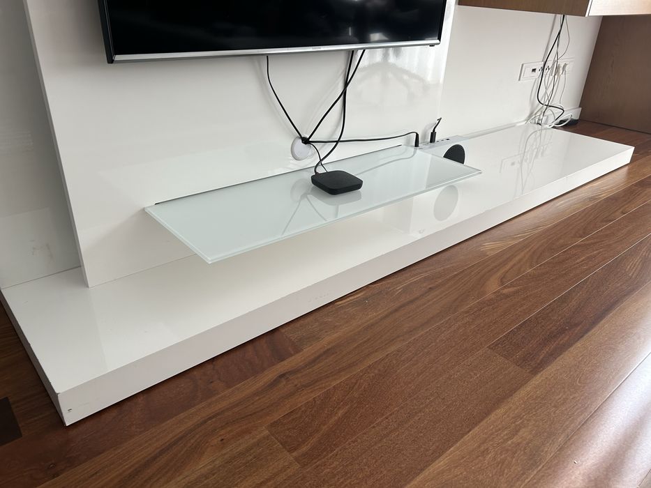 Movel TV com iluminação e vidro c/tampo base 2500 (ANTARTE)