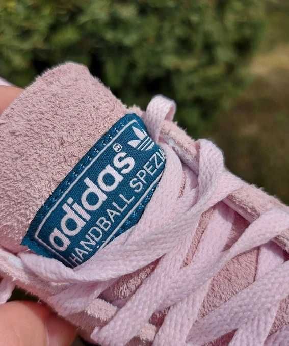 Buty adidas w kolorze różowym 36