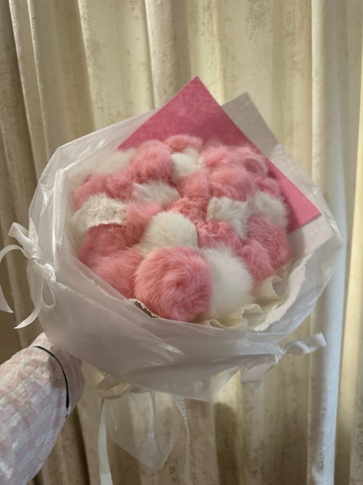 Букет из натуральных кроликовых  помпонов очень нежный букет