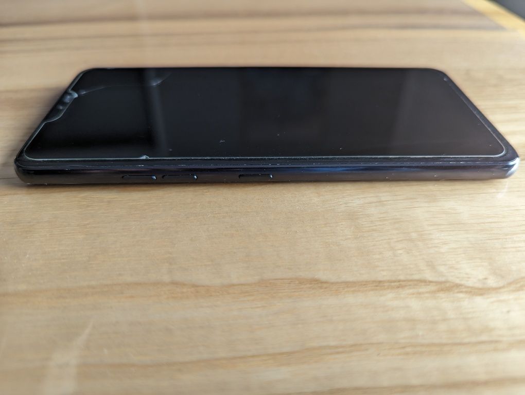 Telefon LG G7 ThinQ flagowiec w bardzo dobrym stanie
