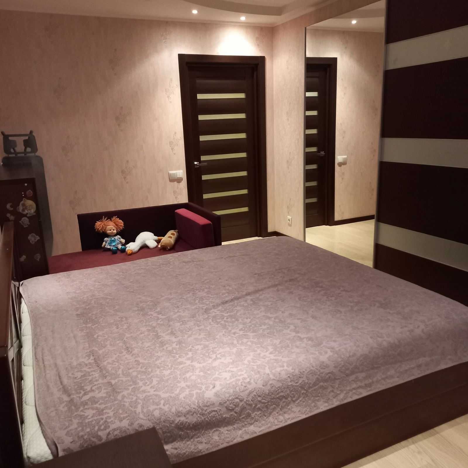 Продам 3 к. кв. м. Защитников Украины, Конный рынок. ул. Руставели. DN