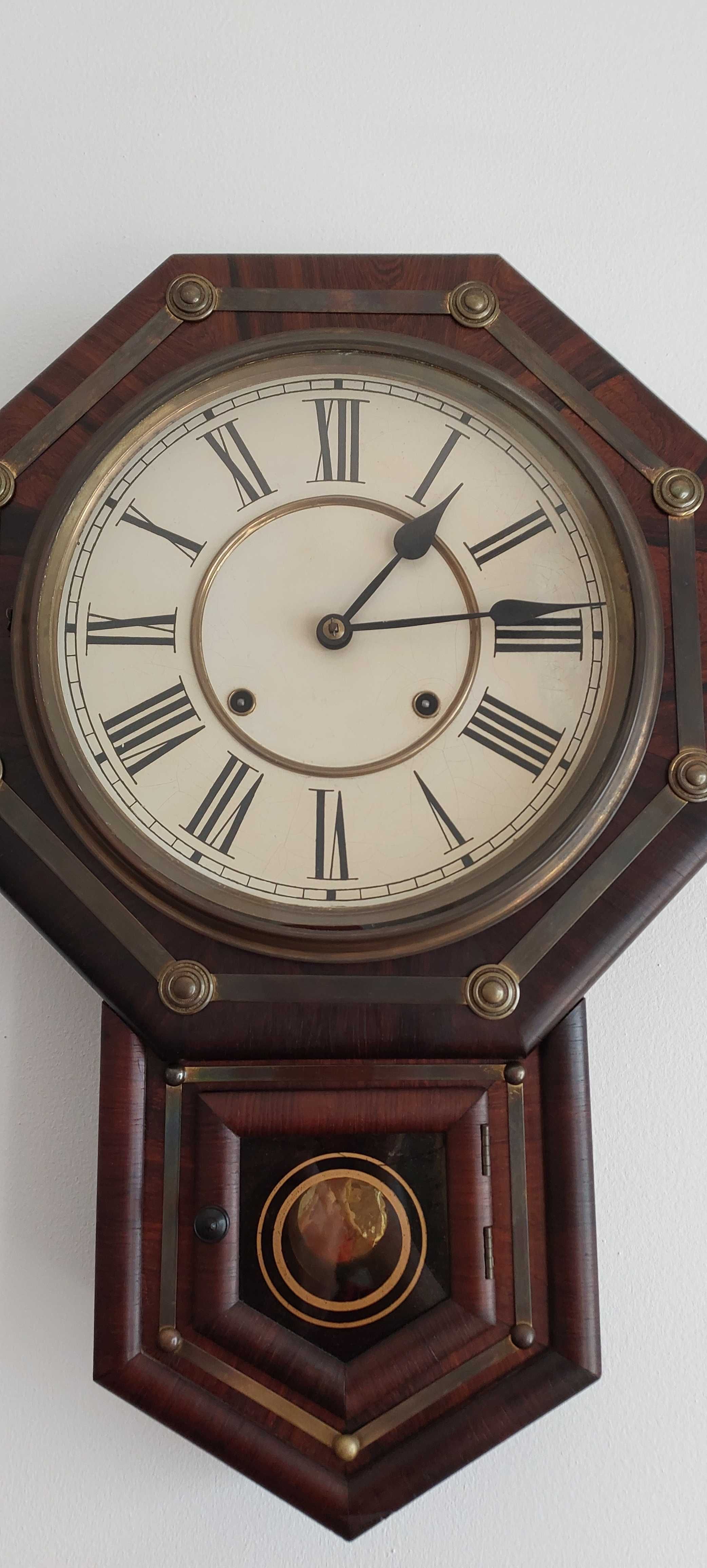 Relógio de pêndulo, madeira castanha