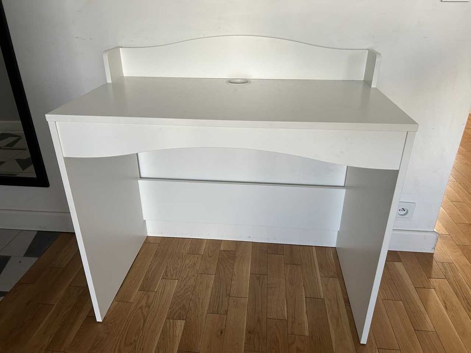 Małe białe biurko dziecięce IKEA SMAGORA - stan BDB+