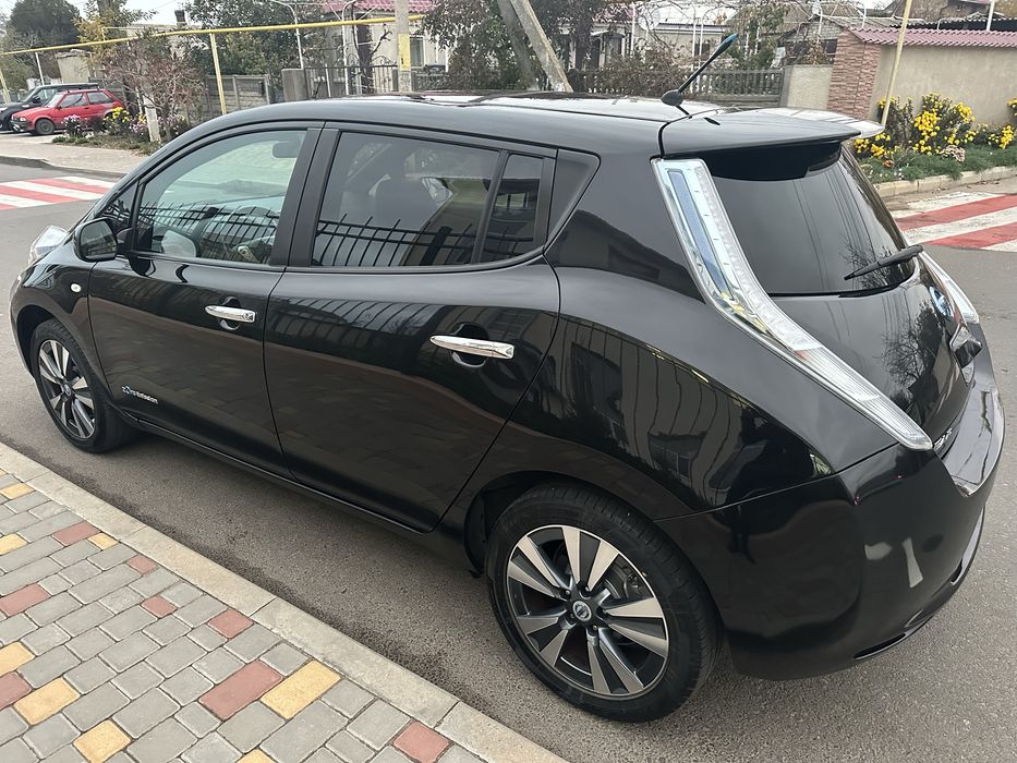 Продам Nissan Leaf