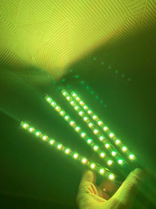 Універсальна RGB підсвітка з мікрофоном і керуванням з телефону в авто