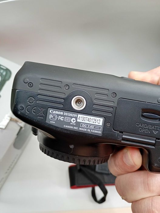 Фотоаппарат Canon EOS 1100D Kit 18-55 + сумка