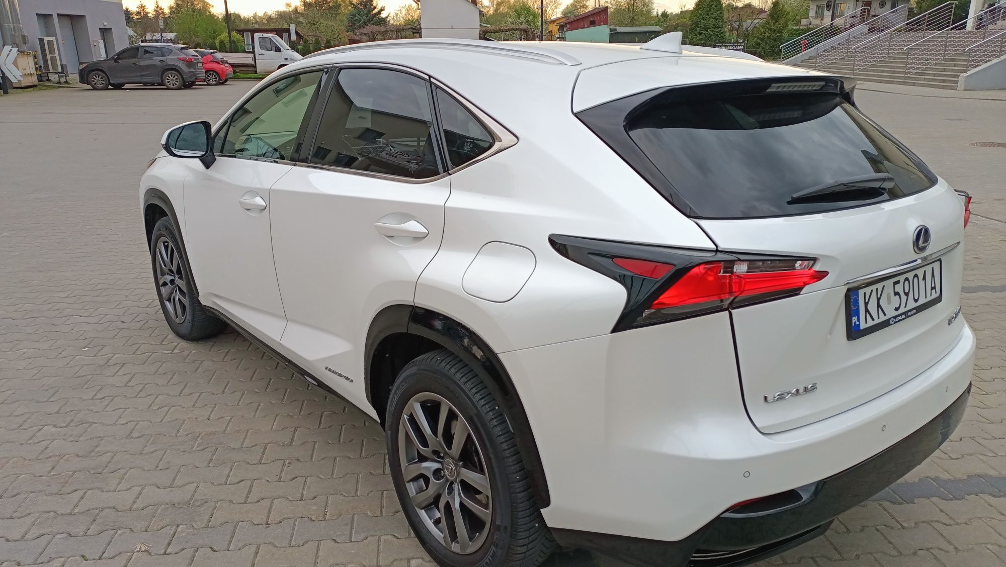 Samochód do ślubu lexus Nx 300H.  Ceny od 500zl