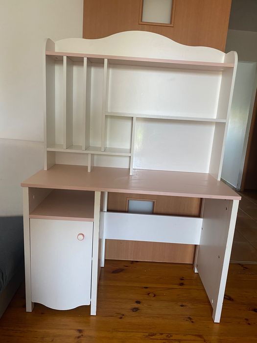 Solidne urocze biurko z nadstawką