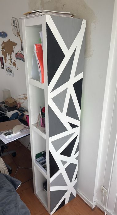 Estante em madeira pintada à mão