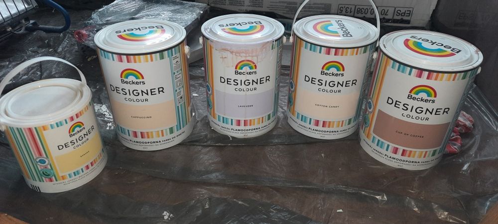 Sprzedam farbe gruntującą i farby z brokatem (nie wszystkie) BECKERS