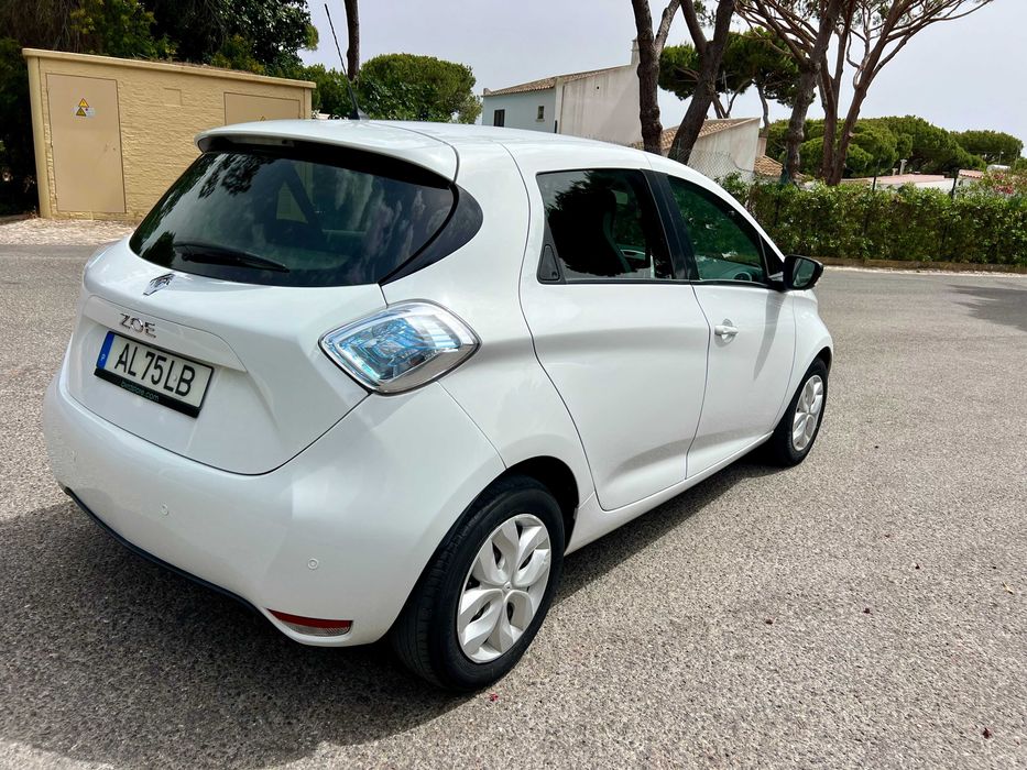 Renault Zoe r 240 life com bateria própria, autonomia urbana 140 kms