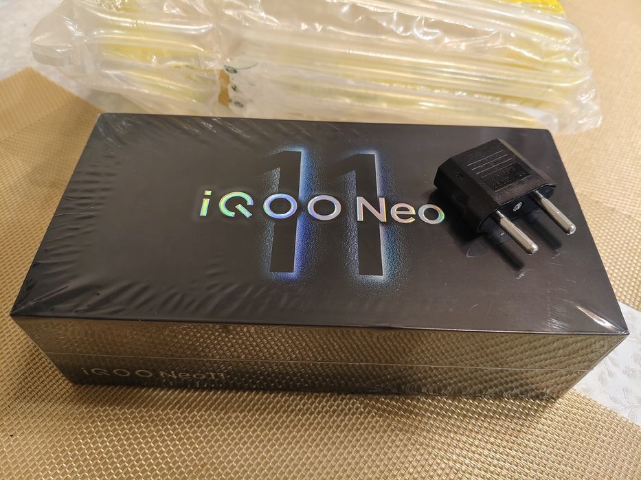Iqoo NEO 11. Чорний колір