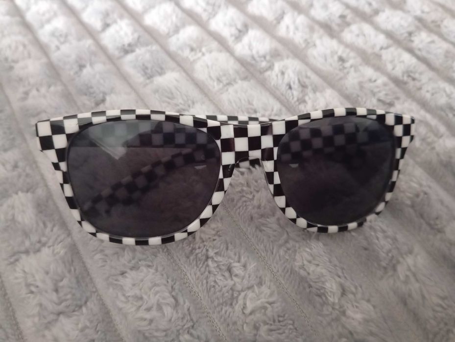 Óculos de sol, marca Vans, xadrezados