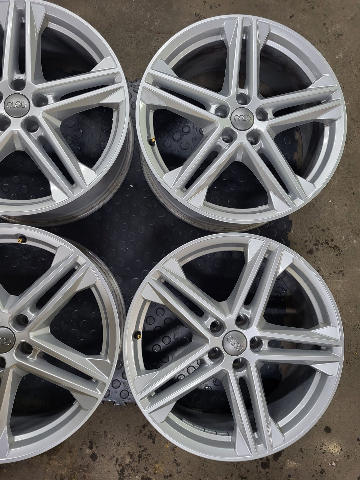 Felgi Aluminiowe 5x112 8jx20 ET 39 Audi Q7 Q5