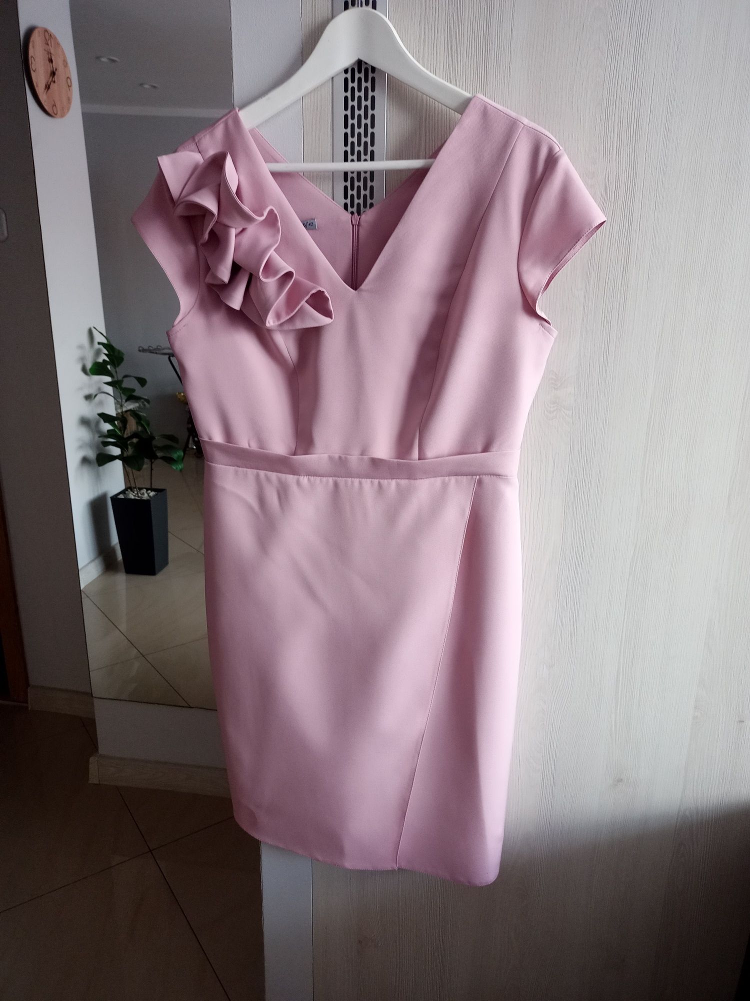 Modna sukienka ze zdobieniem na ramieniu 42 XL wesele chrzest komunia
