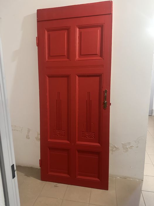 Stare drzwi drewniane z kamienicy, do sesji zdjęciowych