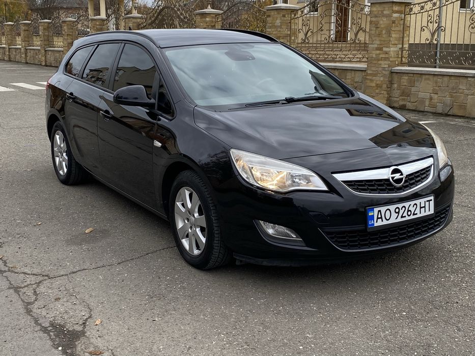 Продаю Opel Astra J 2011 рік