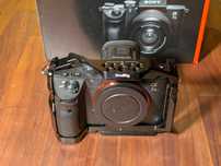 Sony a7 iii [2024] 28-70 f3.5-5.6 [kit] 85 f1.8 + Small Rig