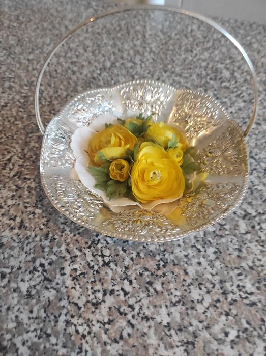 Manteigueira e cesto em Casquilho